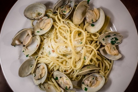 Linguine alle Vongole - Linguine, Baby Clams, Garlic, White Wine, Parsley